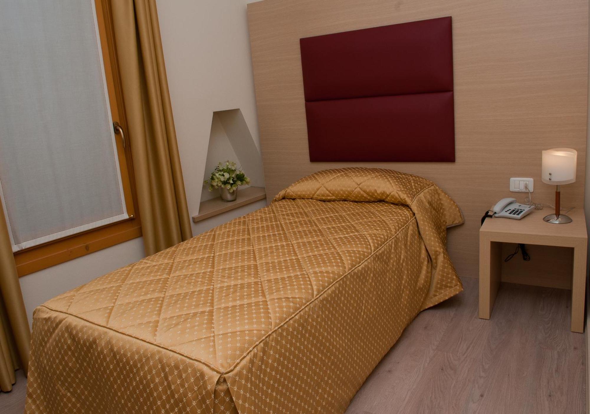 Hotel Villa Maternini Vazzola Habitación foto
